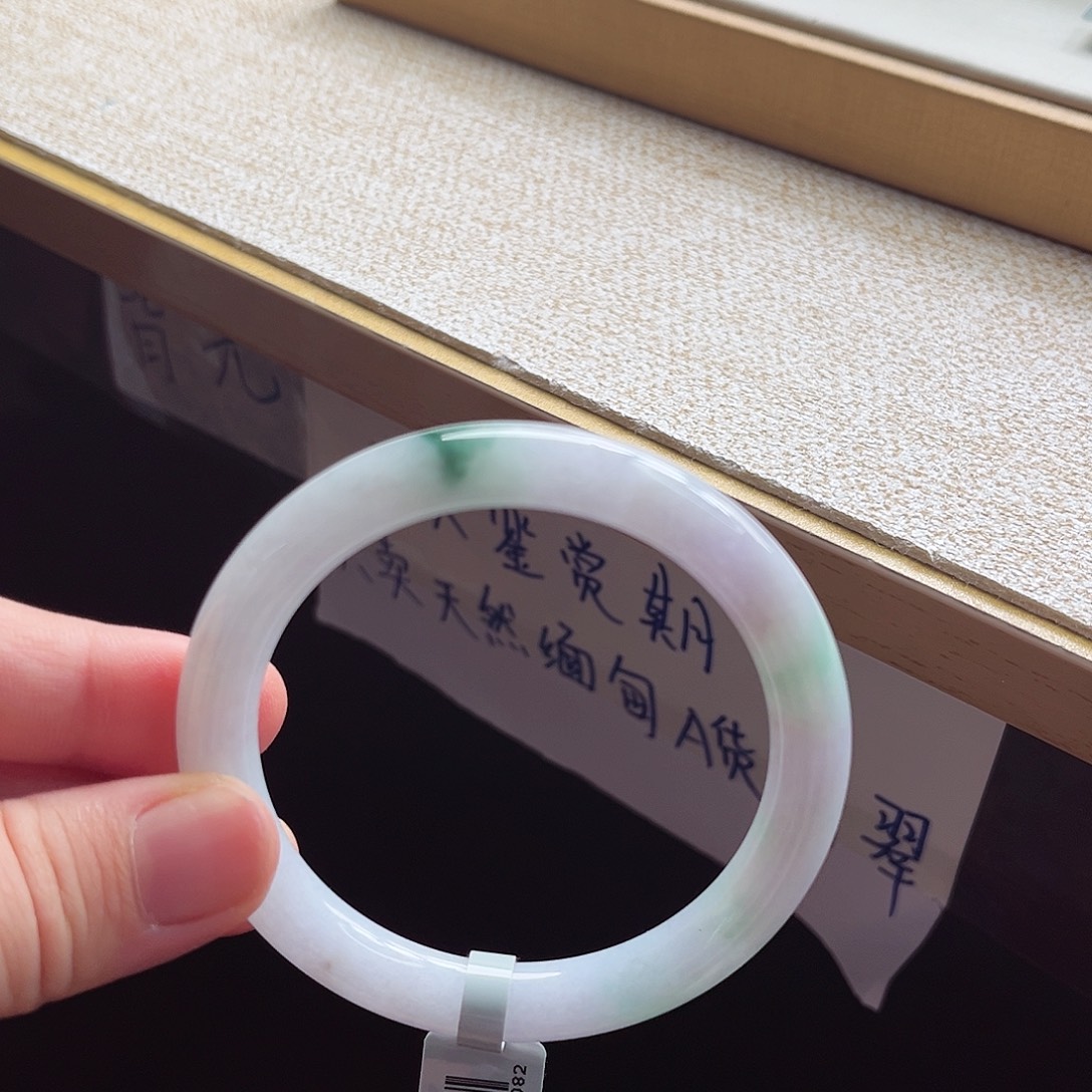翡翠手镯未镶嵌手镯