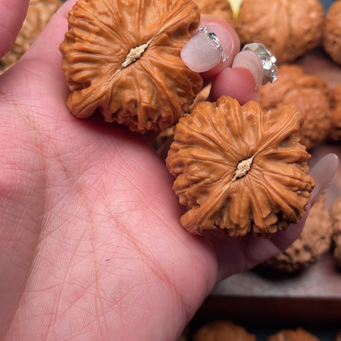 文玩核桃吊坠全品，同树白狮子42，复刻底