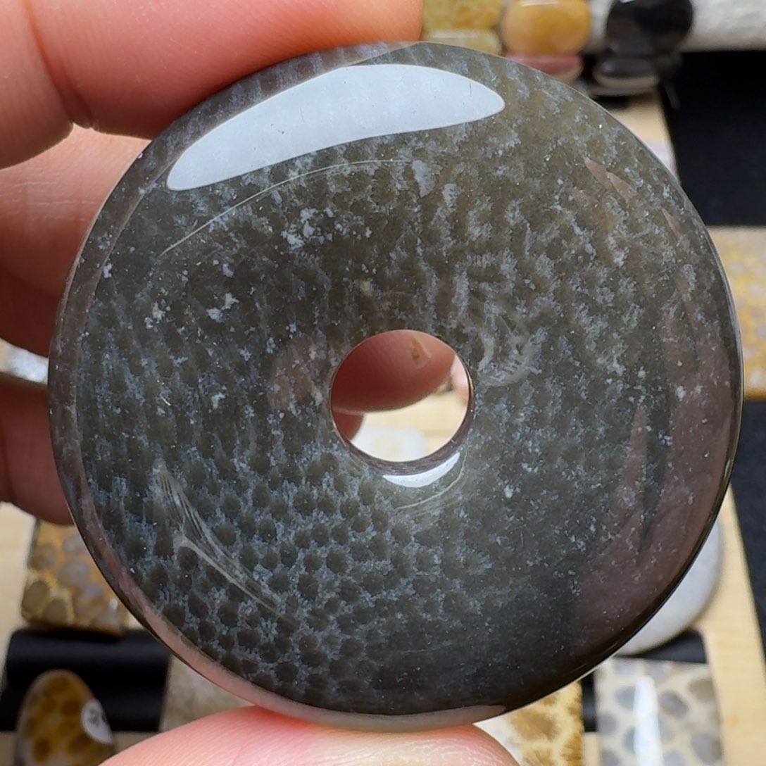 硅化玉未镶嵌纯天然色有机玉石保真色黑 冰鱼子纹