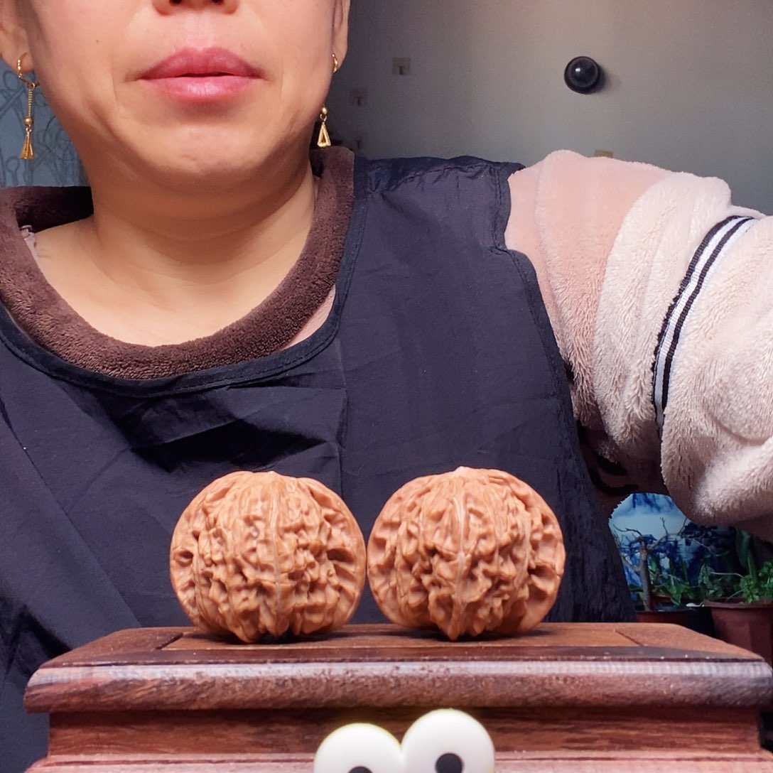 吃***饱吊坠文玩核桃磨盘
