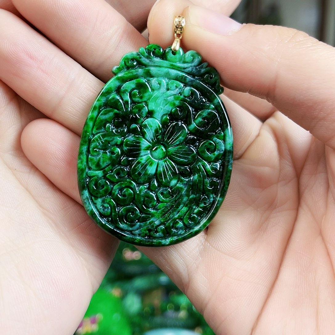 翡翠颈饰18K金镶嵌吊坠