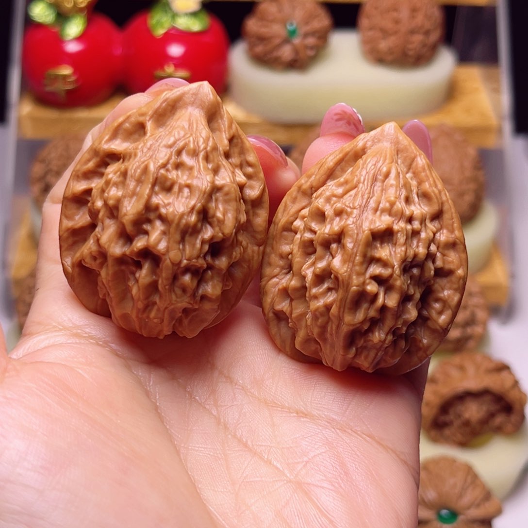 文玩核桃吊坠38尺大红袍