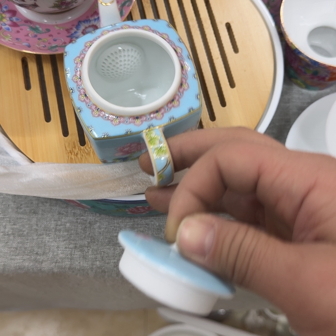 蓝色一个四方壶一个