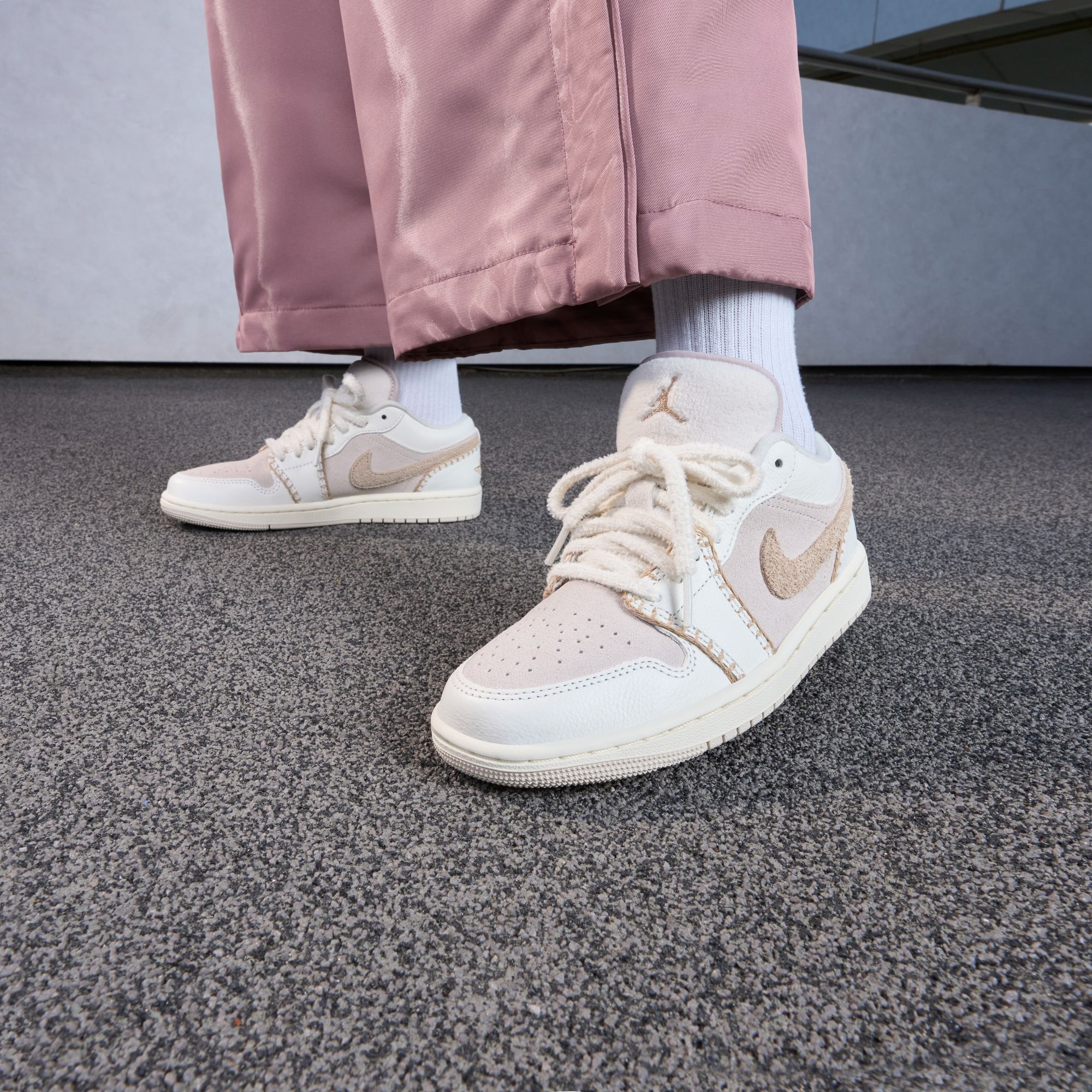 耐克乔丹圣诞系列女冬日AJ1板鞋新款温暖配色运动鞋Jordan HV4268