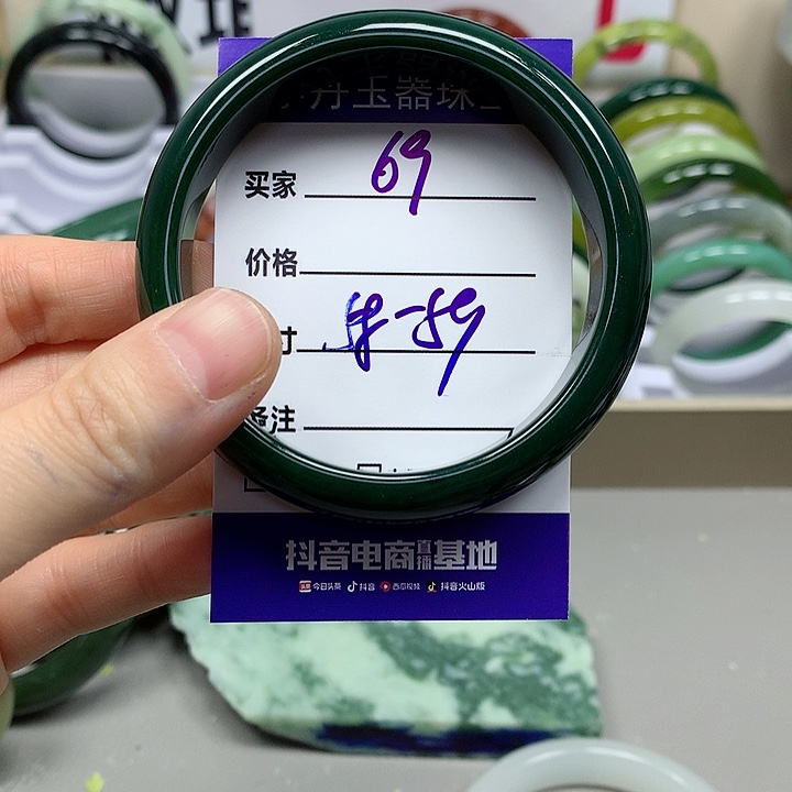 蛇纹石玉手镯未镶嵌依**棠