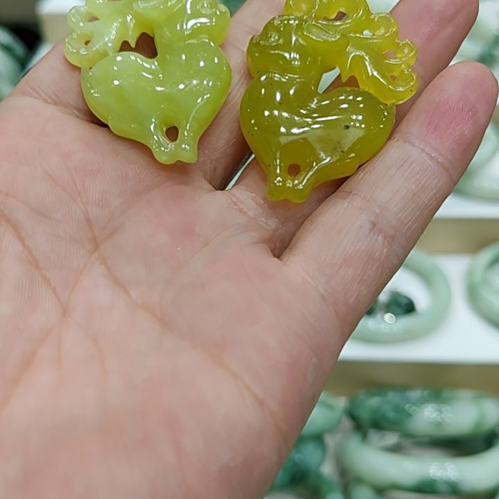 蛇纹石玉颈饰未镶嵌多样性拍一发一