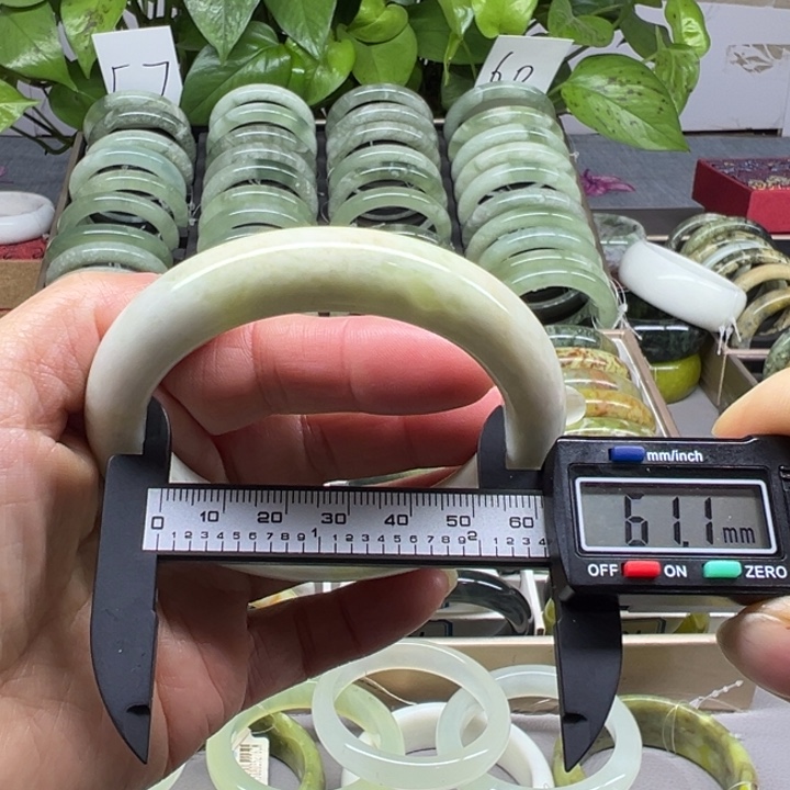 蛇纹石玉未镶嵌手镯30