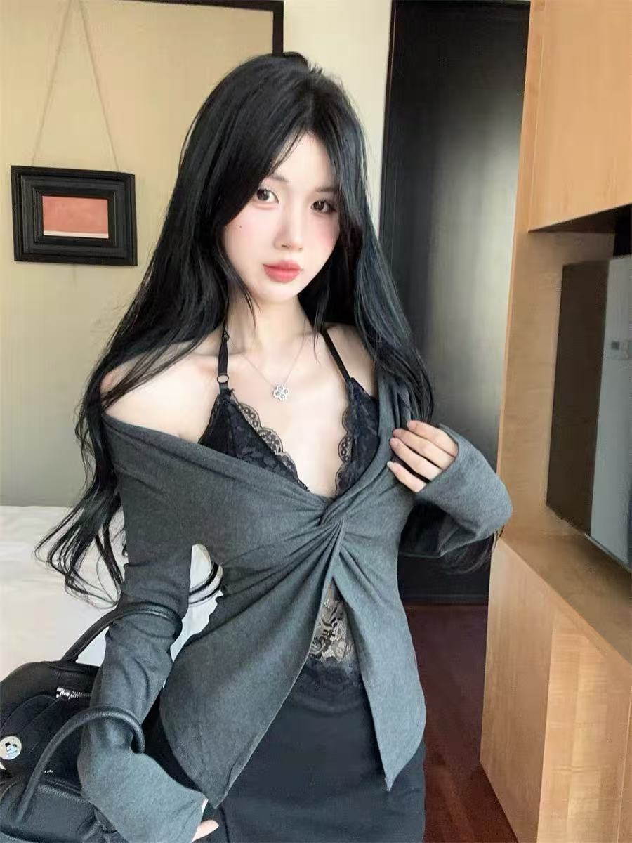 韩系蕾丝扭结假两件长袖t恤女秋季收腰显瘦撞色拼接挂脖打底上衣