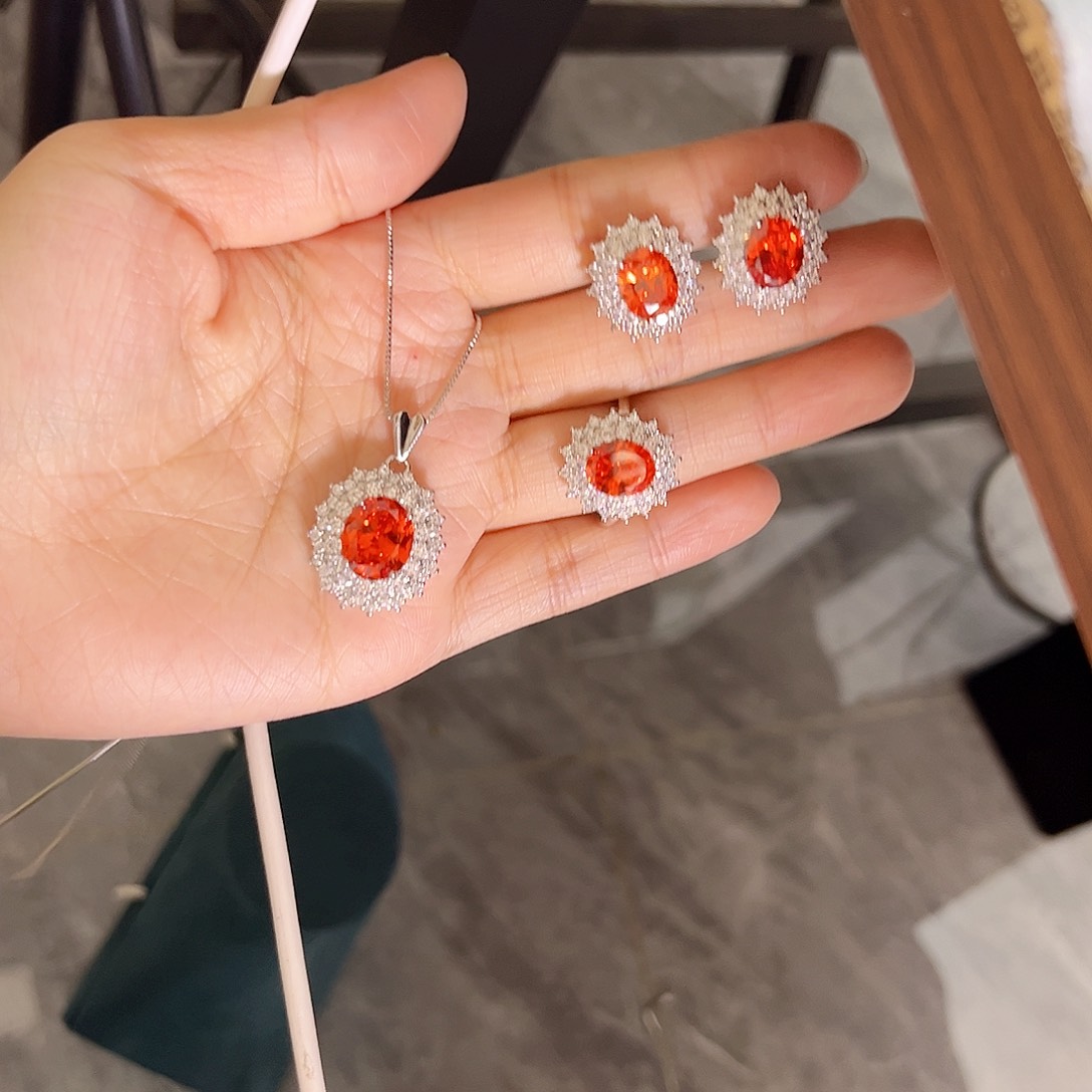 颈饰银S925镶嵌石榴石（芬达石）