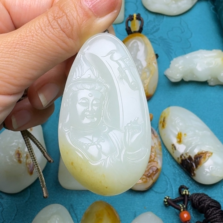 和田玉颈饰未镶嵌天**间