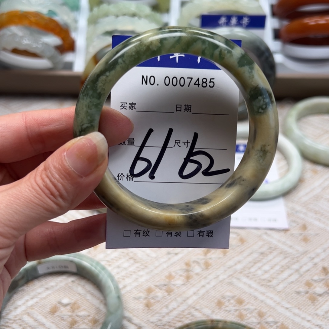 晓***燕蛇纹石玉未镶嵌手镯