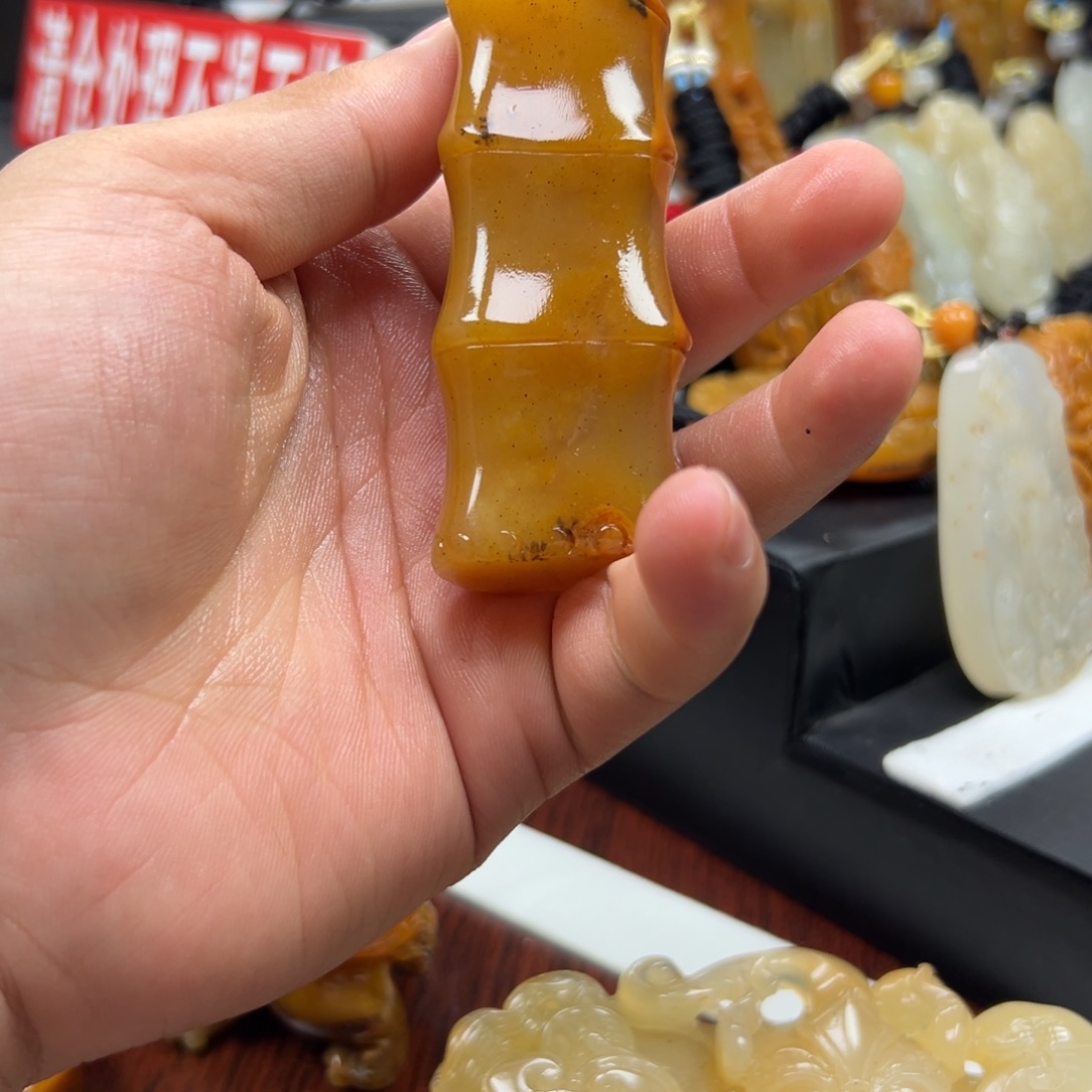 未镶嵌石英质玉（黄龙玉）多样性发货，发其一