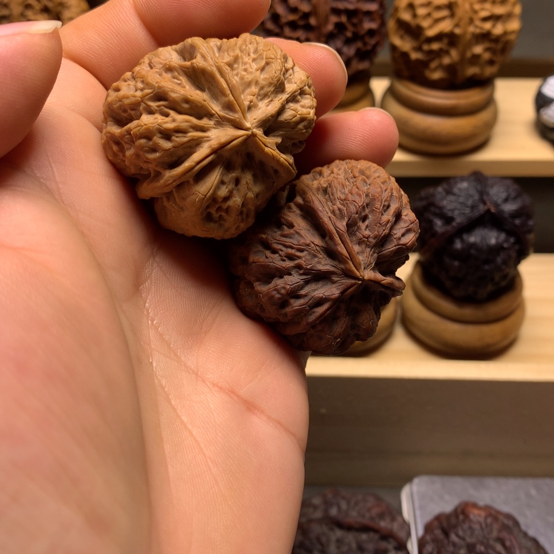 文玩核桃把件峭壁三棱