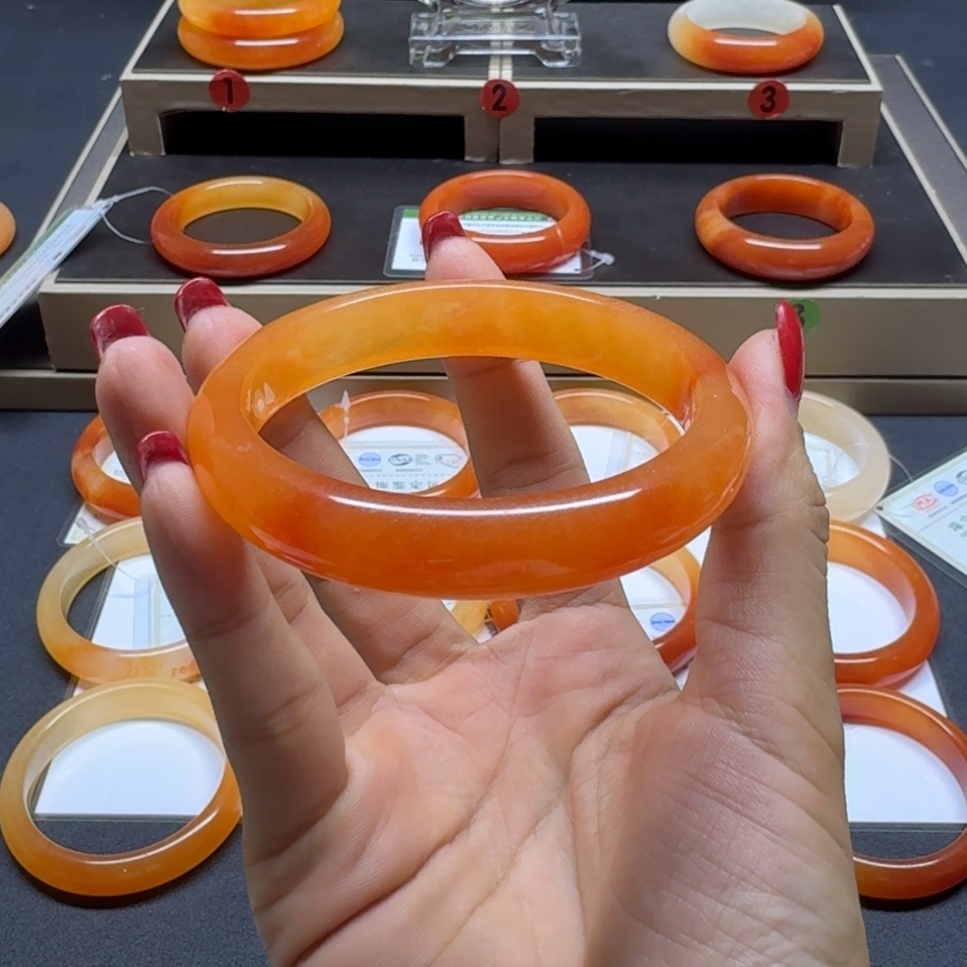 波***浪石英质玉（黄龙玉）未镶嵌手镯