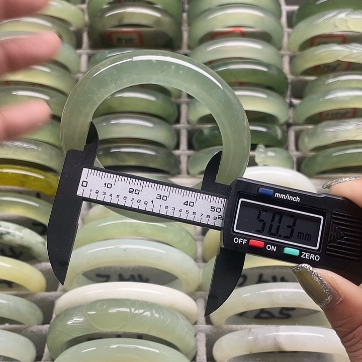 蛇纹石玉未镶嵌手镯260