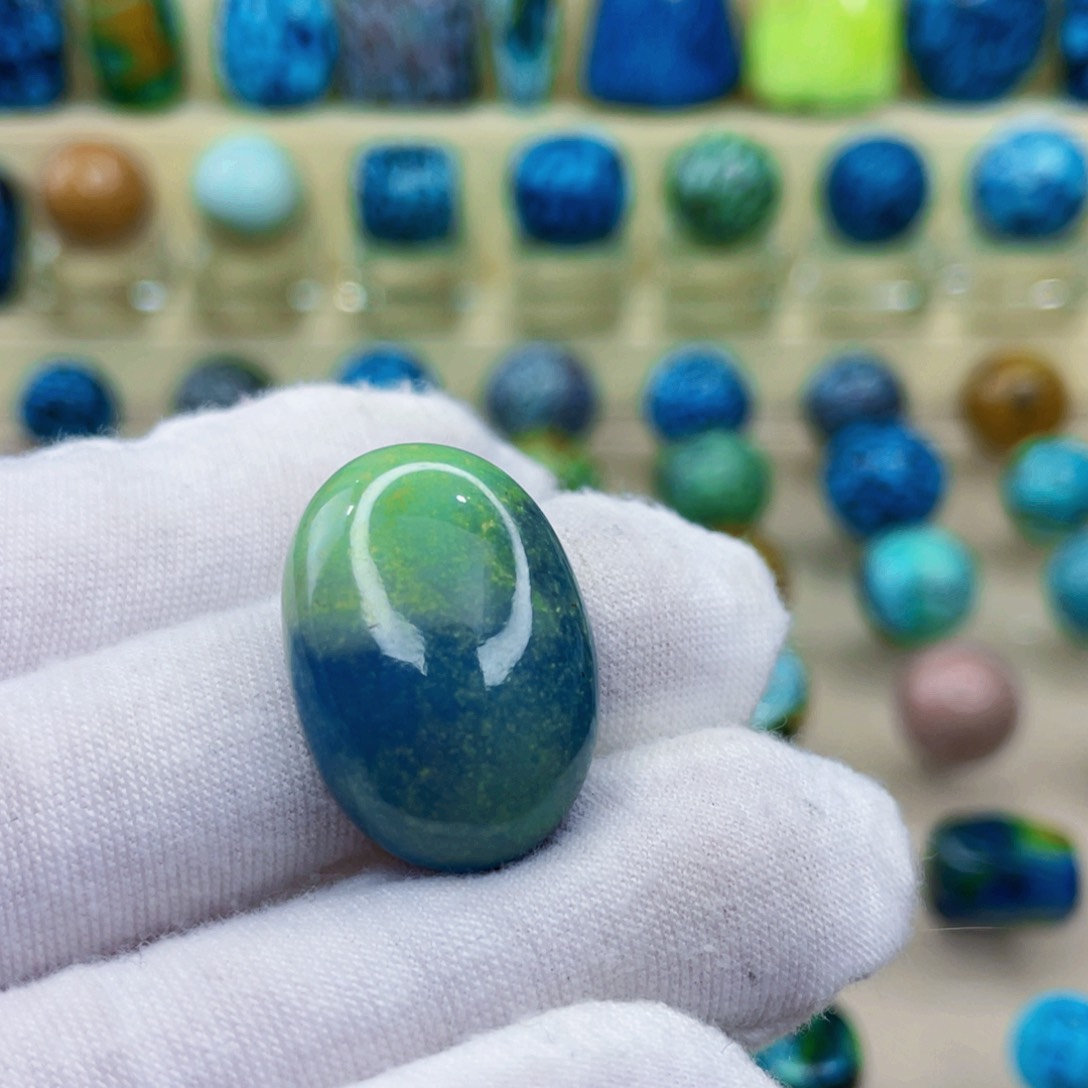 未镶嵌绿松石颈饰