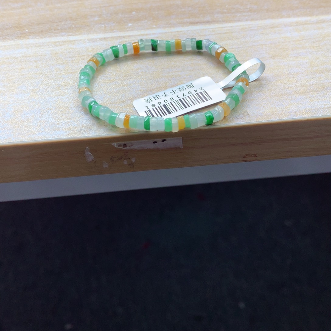 翡翠颈饰未镶嵌吊坠