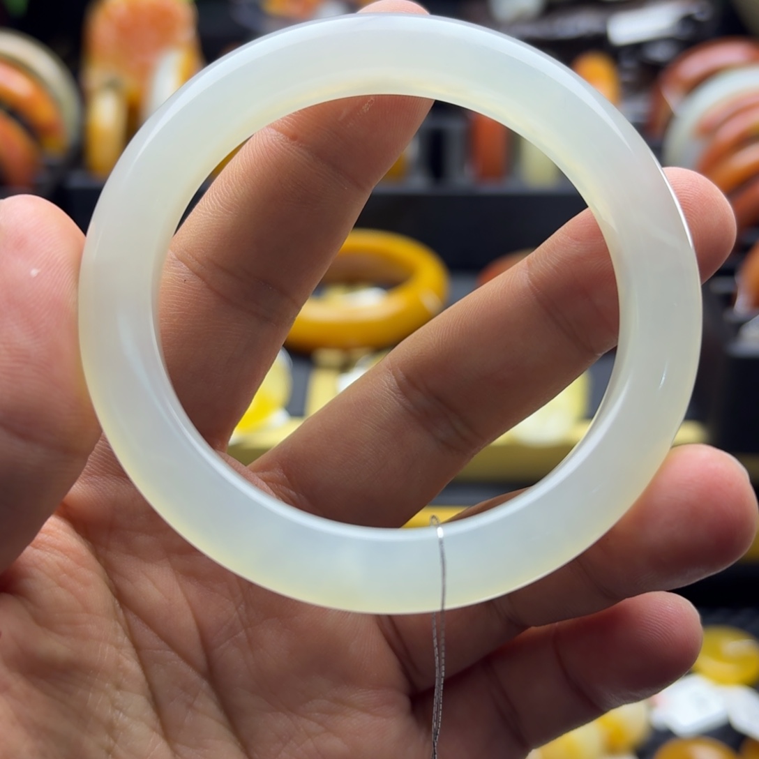 石英质玉（黄龙玉）未镶嵌颈饰手镯