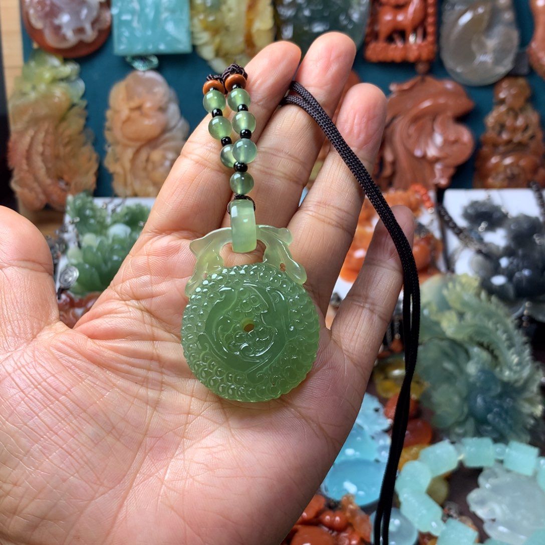 蛇纹石玉未镶嵌挂坠