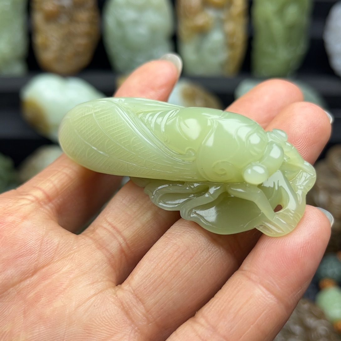 和田玉把件未镶嵌海**色