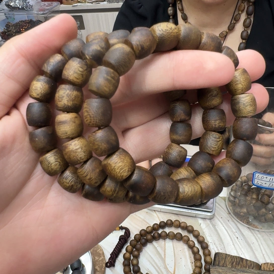 沉香沉香碎屑白棋 99 沉鼓珠单圈 1.0m 多样性发一