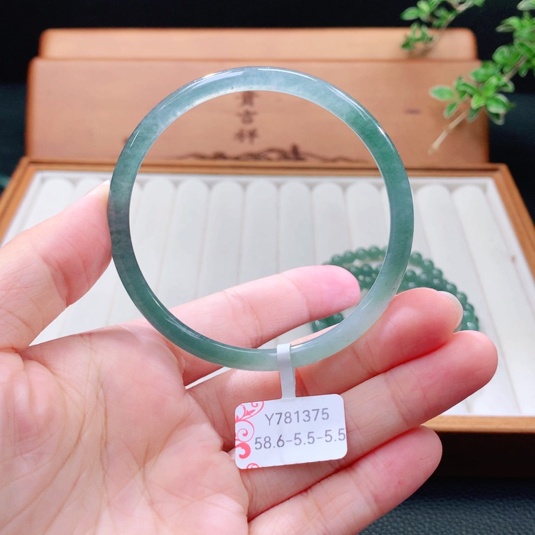 翡翠手镯（圆镯）未镶嵌