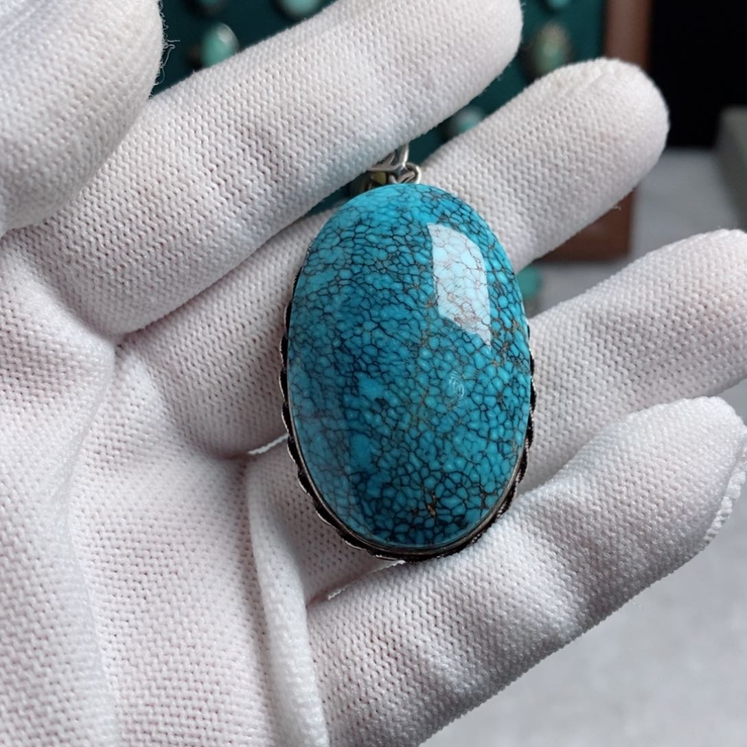 绿松石颈饰未镶嵌