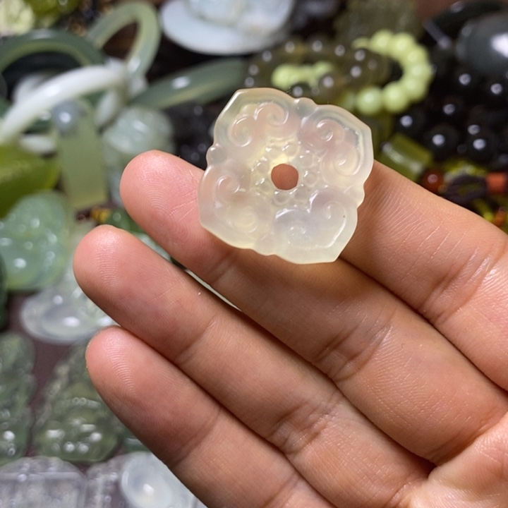 岫玉岫玉颈饰未镶嵌