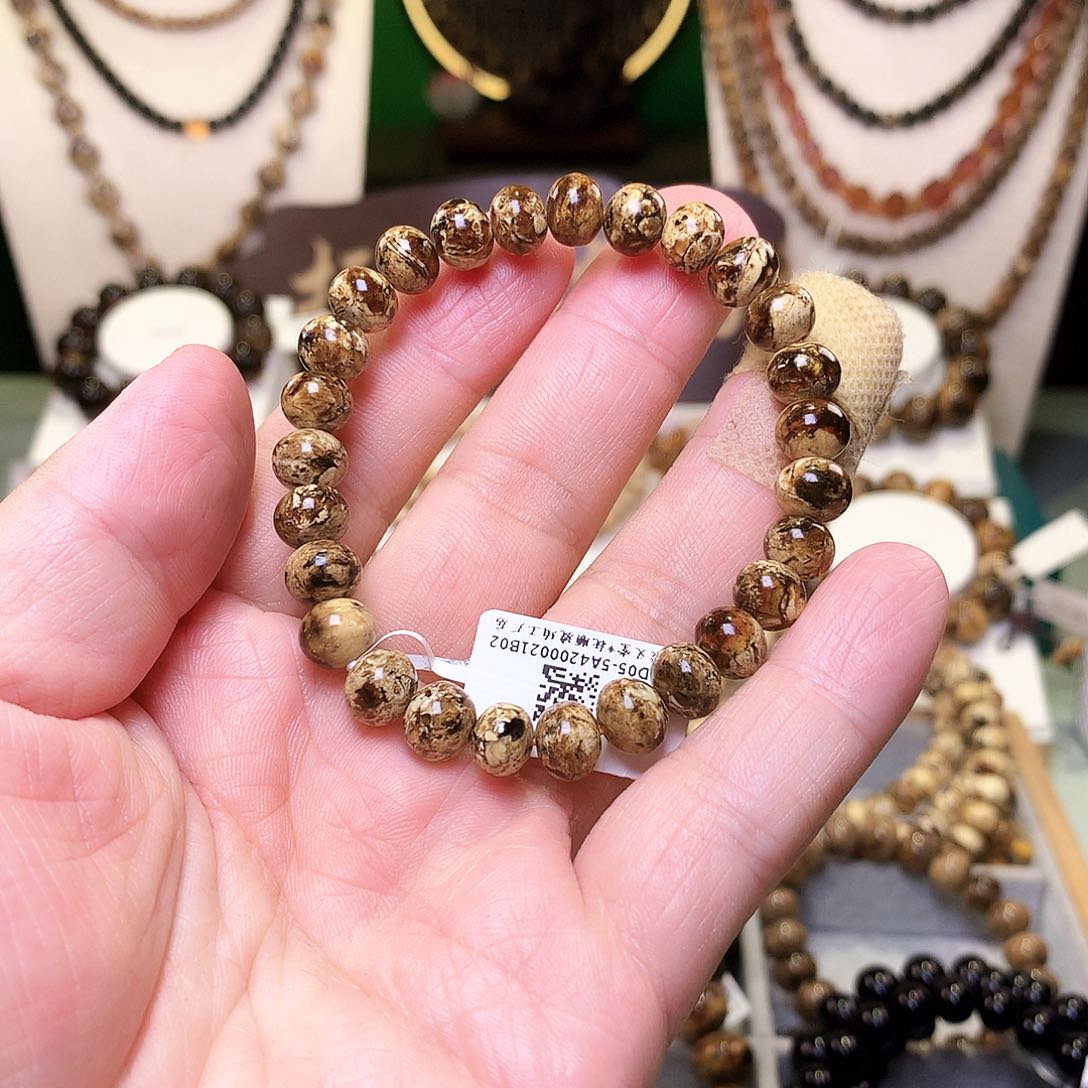 未镶嵌琥珀裸石抚顺白8+