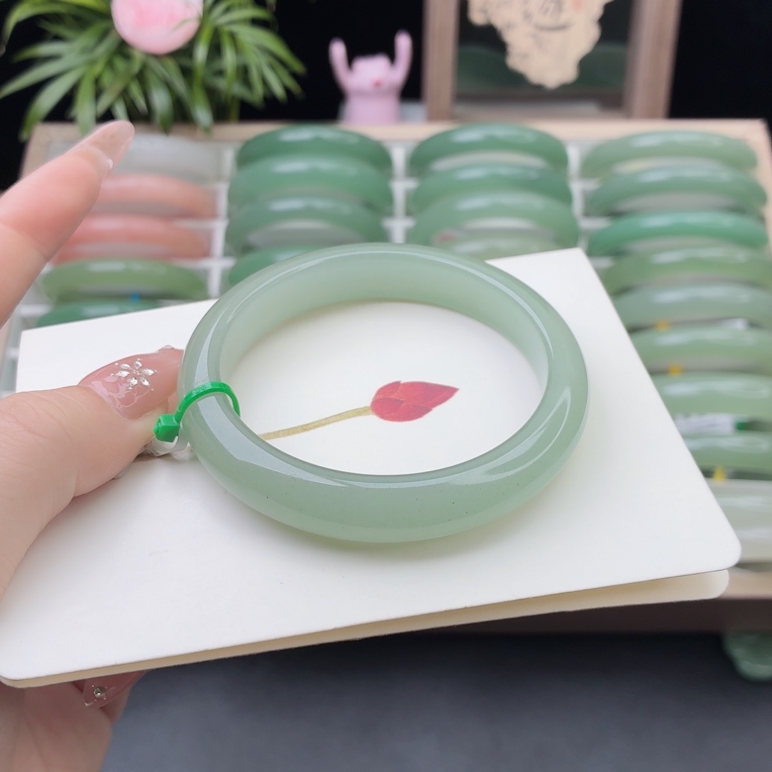 石英质玉未镶嵌手镯