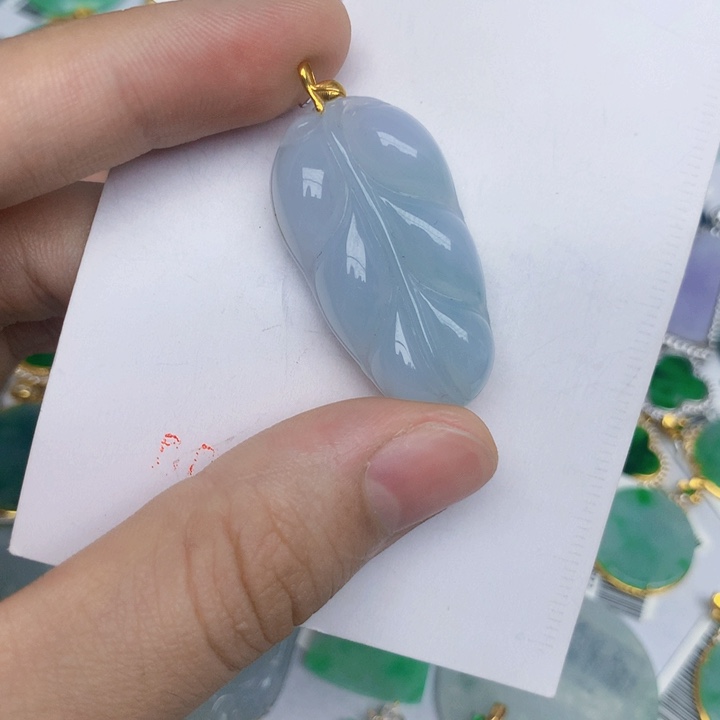 翡翠18K金镶嵌颈饰叶子