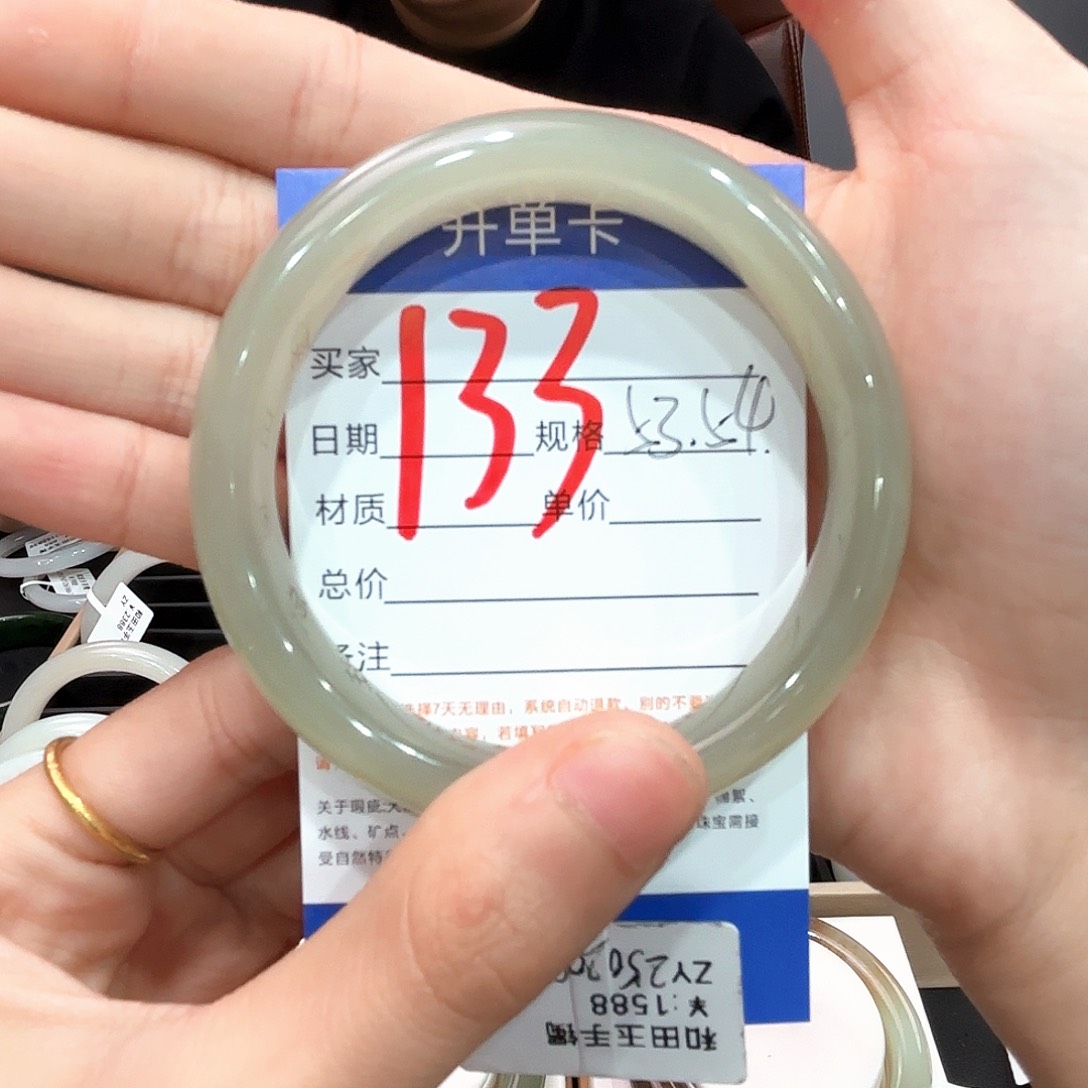 和田玉手镯未镶嵌