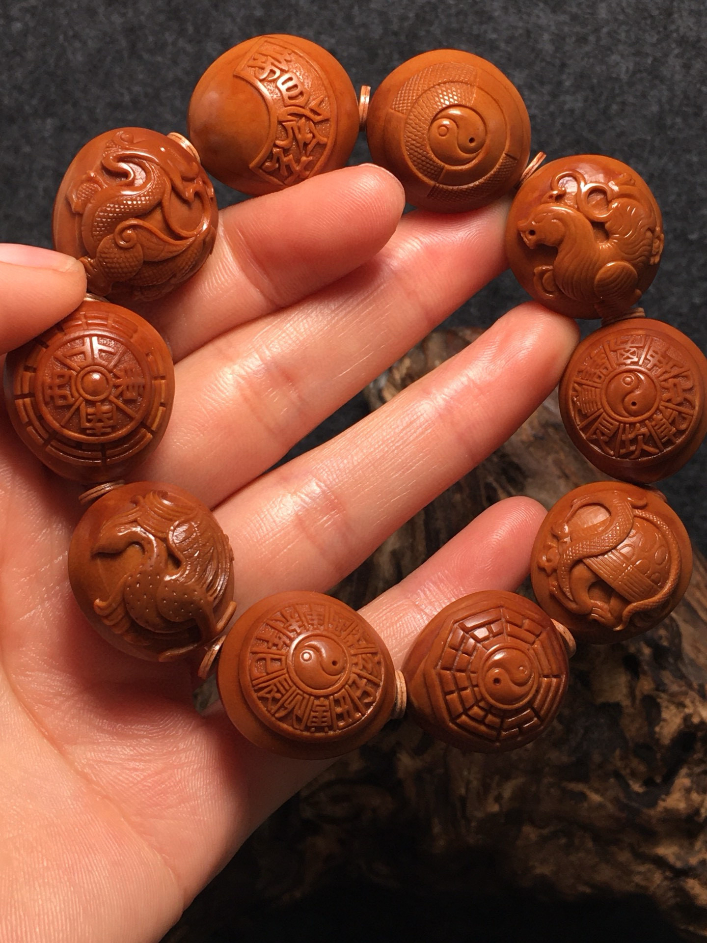 四象八卦橄榄核雕刻手串舟山核雕名家纯手工雕刻2.1×2.2