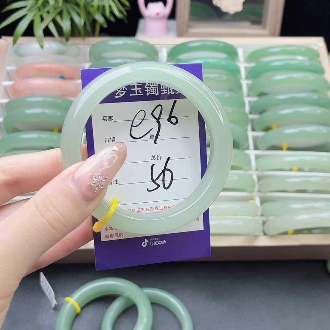 ℡***﹏石英质玉未镶嵌手镯