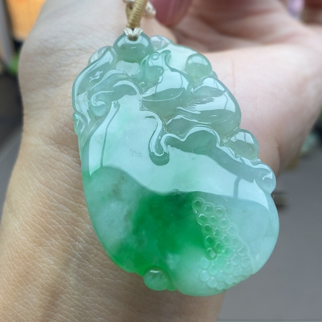 翡翠未镶嵌颈饰吊坠52