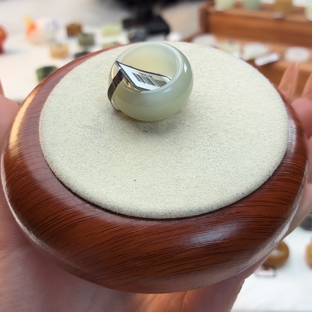 和田玉未镶嵌戒指奶蓝墩墩16.35mmj119