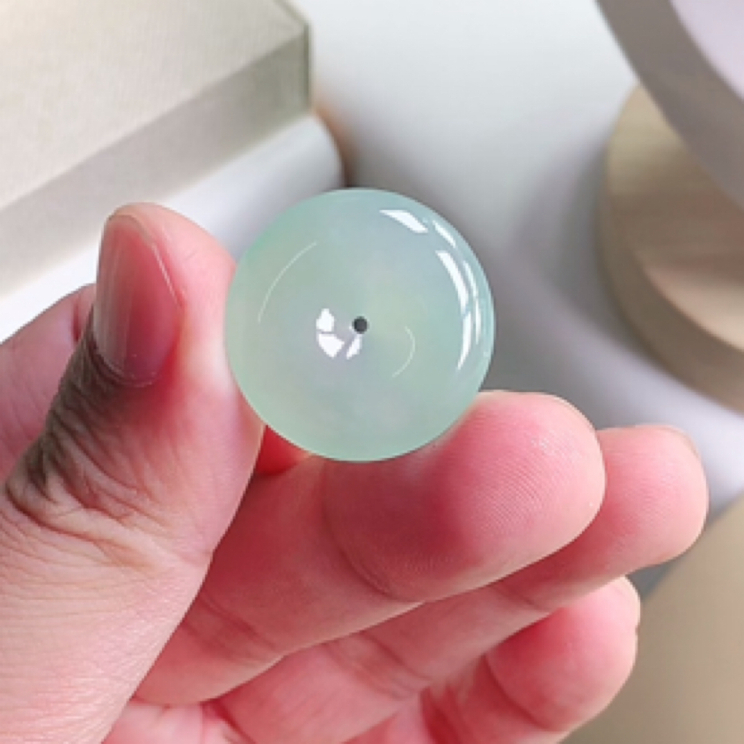 缅甸天然翡翠吊坠