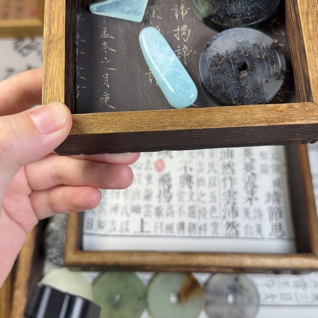 三***机蛇纹石玉合金颈饰