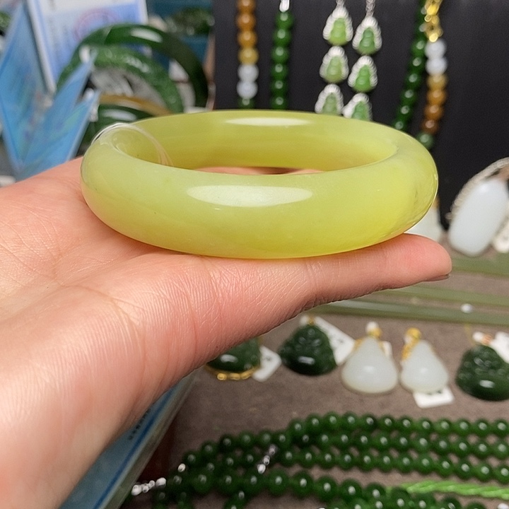 l***2和田玉未镶嵌手镯