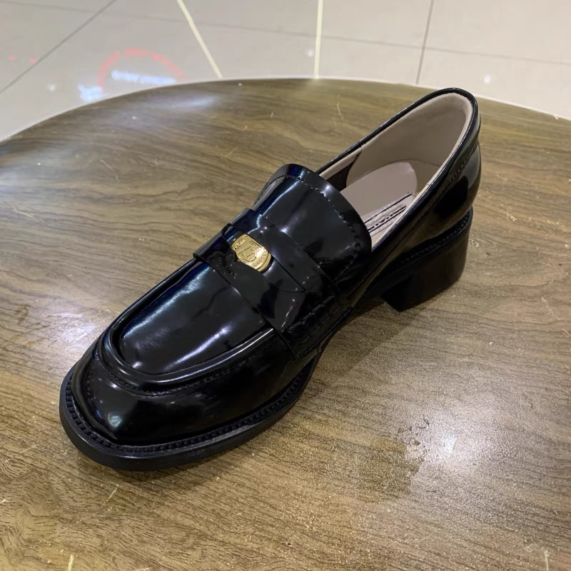 8139黑色学院风粗跟乐福鞋