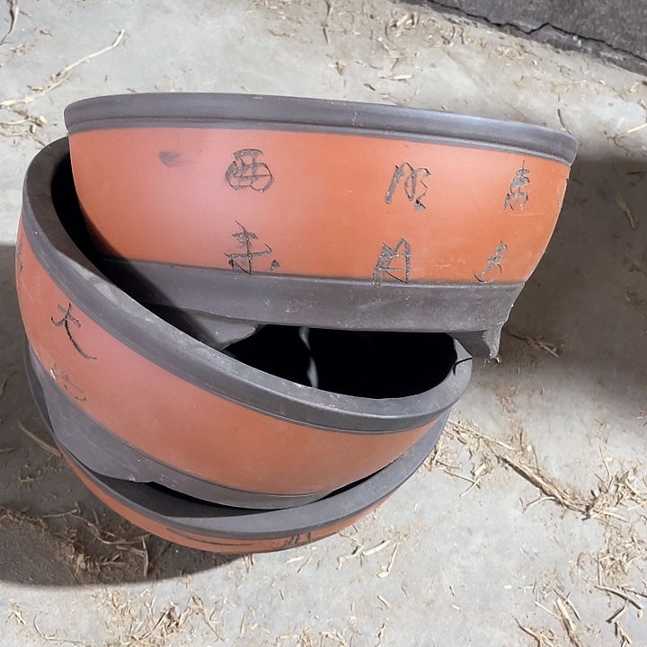 紫砂花盆   60-3。 29-12.5微瑕