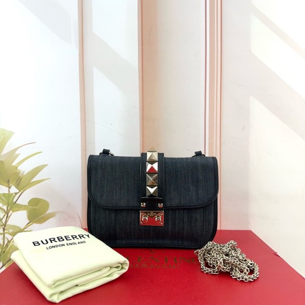 95新/华伦天奴/市场价22000/包包/250224RN0009