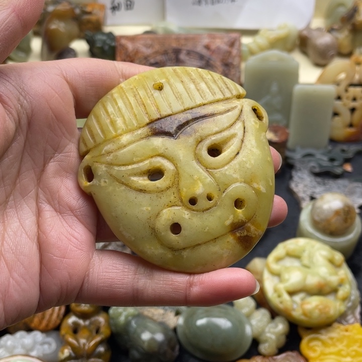 蛇纹石玉颈饰未镶嵌18