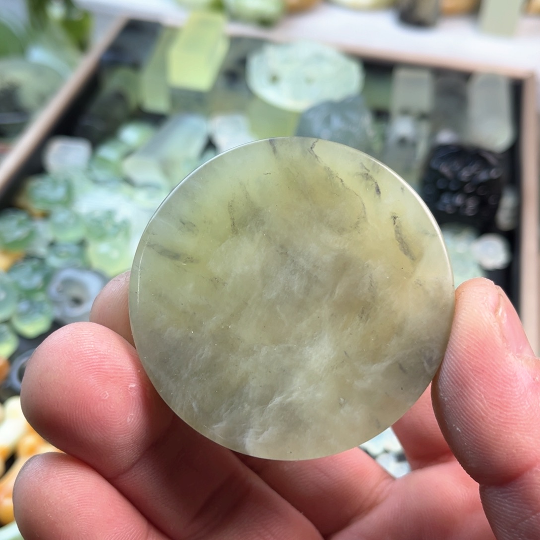 蛇纹石玉原石未镶嵌