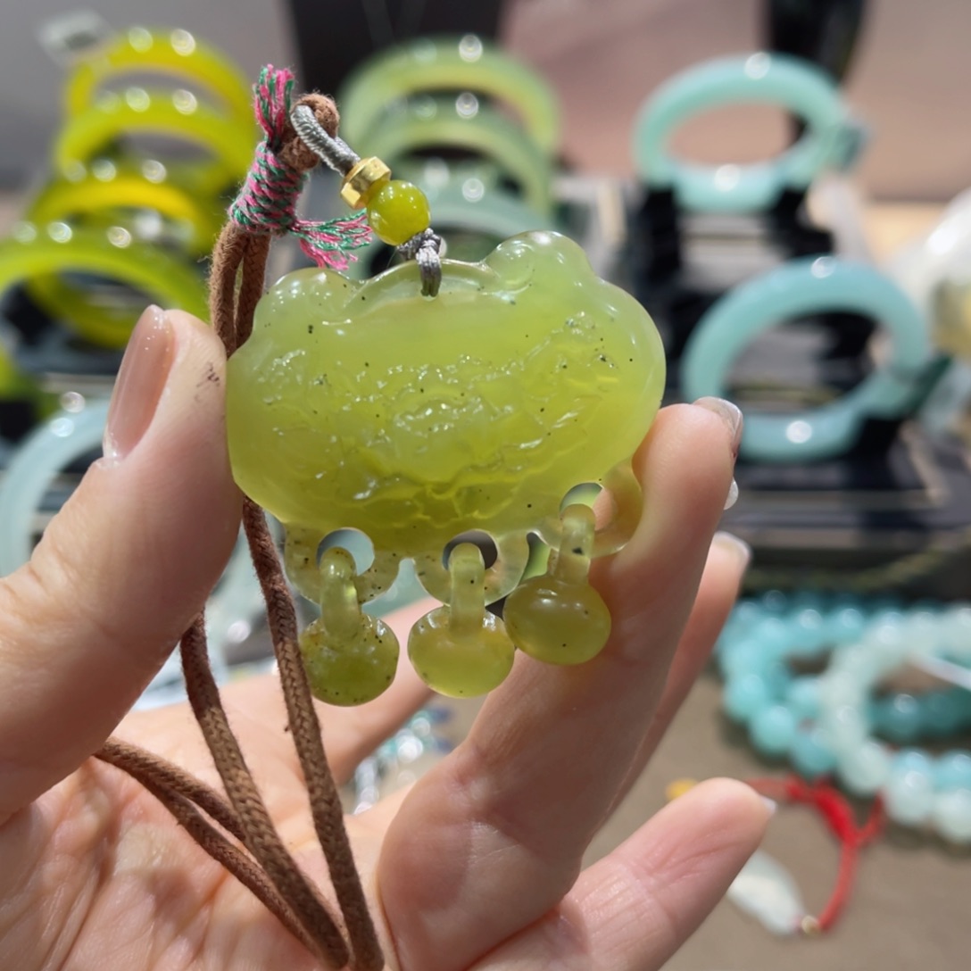 岫玉手镯未镶嵌手镯