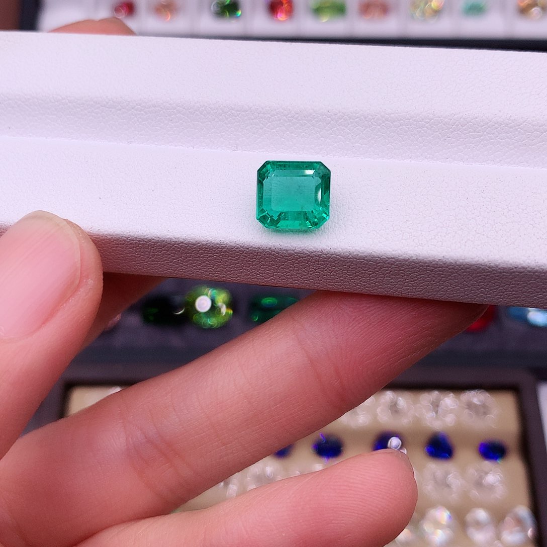 祖母绿裸石未镶嵌