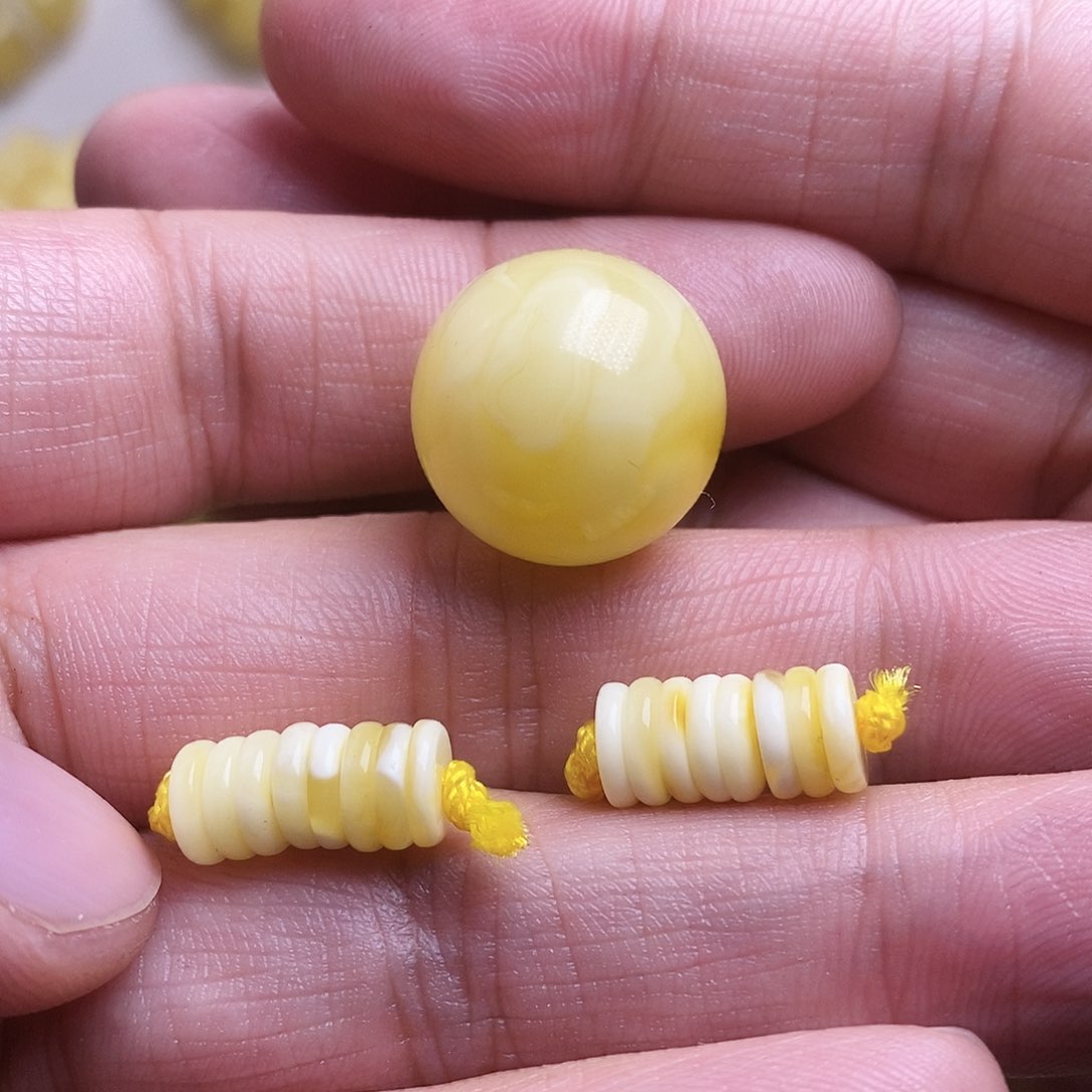 裸石琥珀未镶嵌深*…蜜蜡圆珠隔片