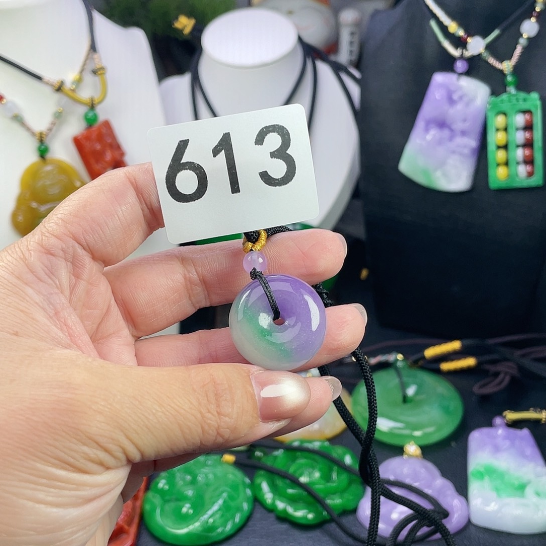 翡翠未镶嵌吊坠(赠链)