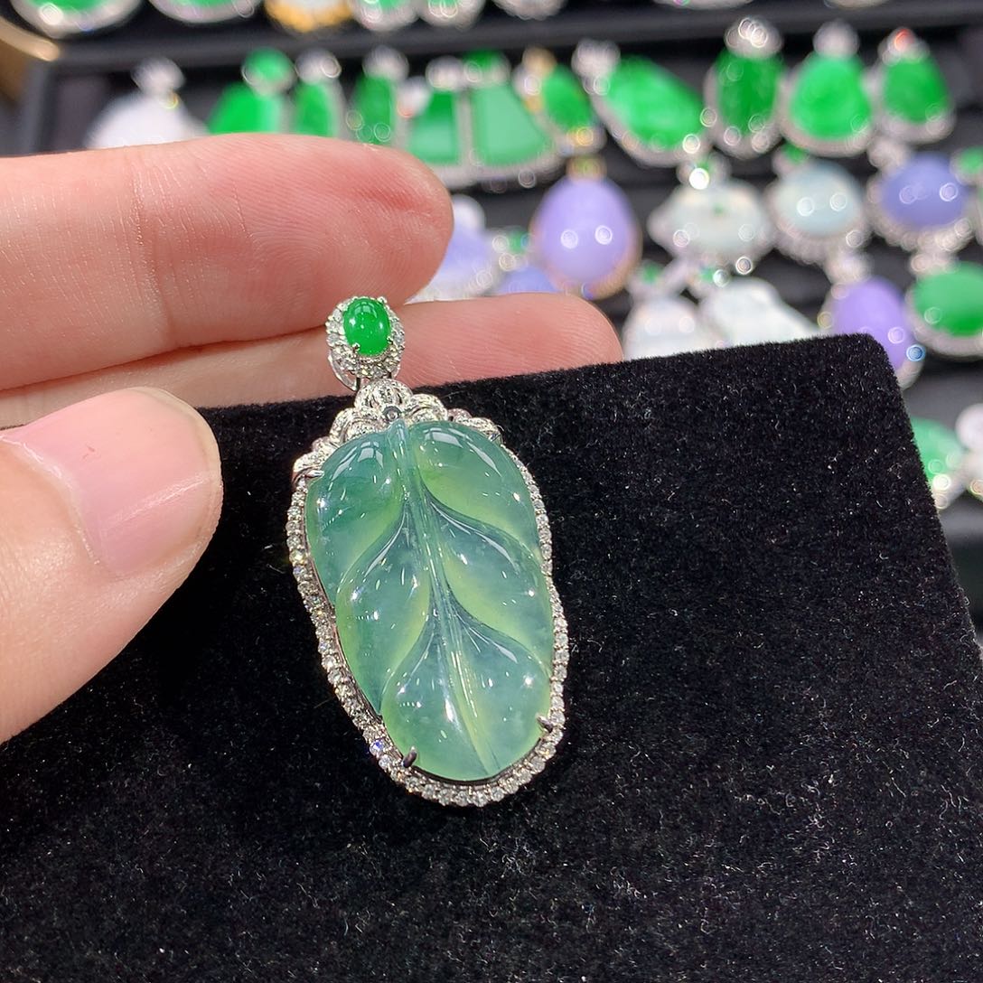 翡翠18K金镶嵌颈饰