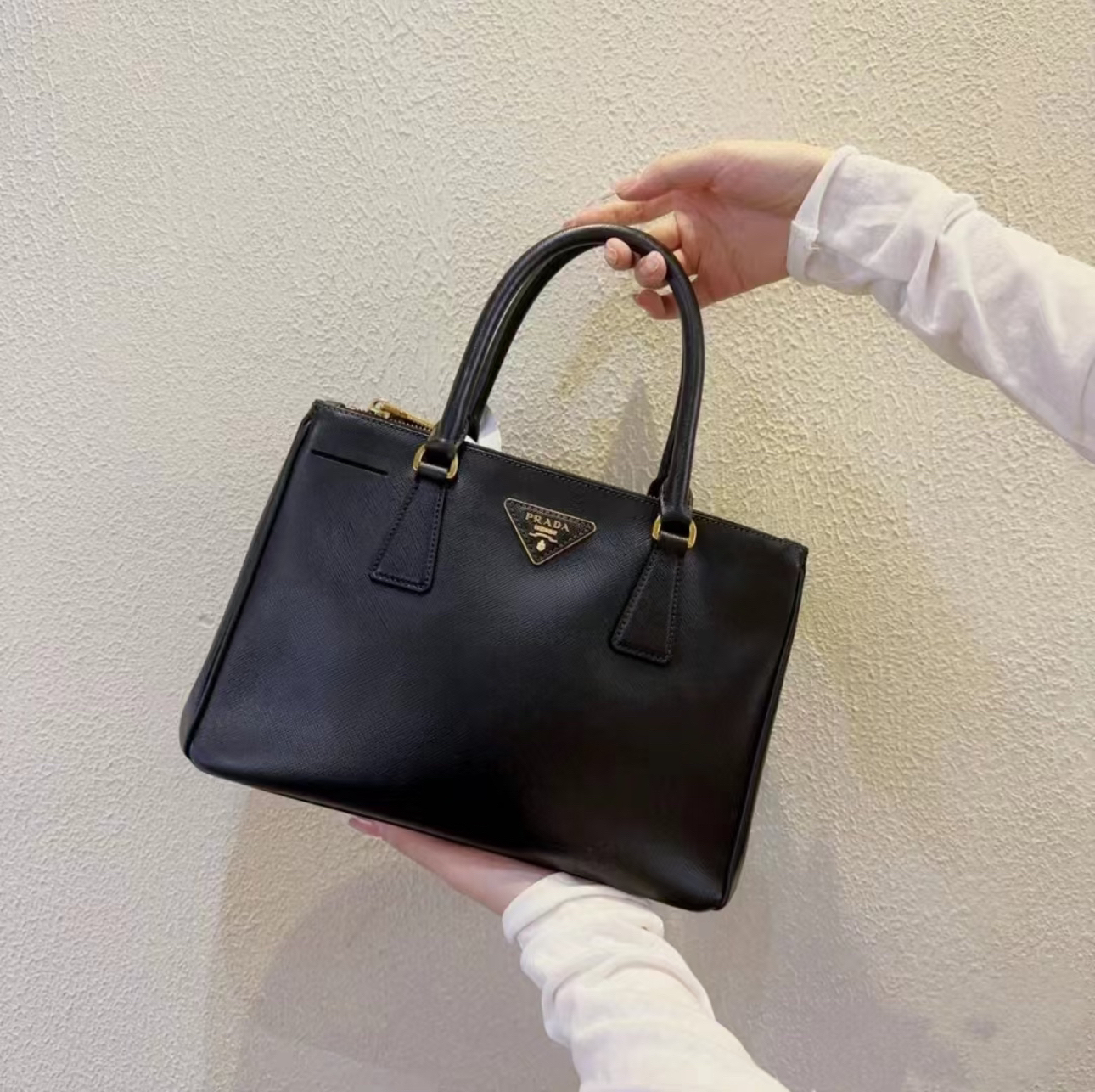 95新 Prada/普拉达 95新黑色金标杀手包手提单肩包